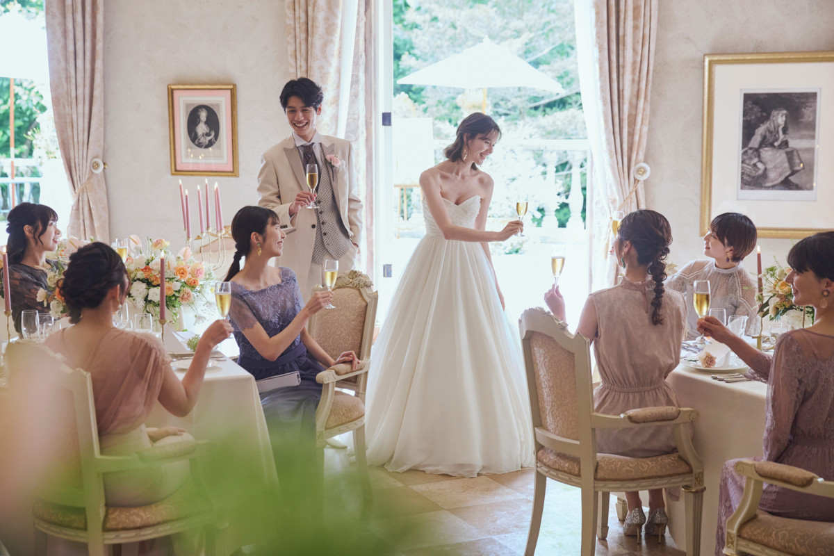 【8月までの結婚式】ドレス＆タキシード50％OFF＆最大25万円以上お得な選べる特典付き