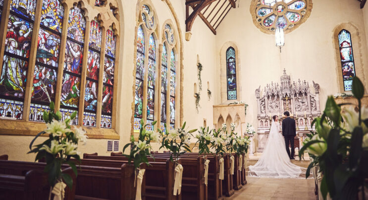 【来館特典5,000円】✻花嫁ドレス見学 × ステンドグラス輝くチャペル