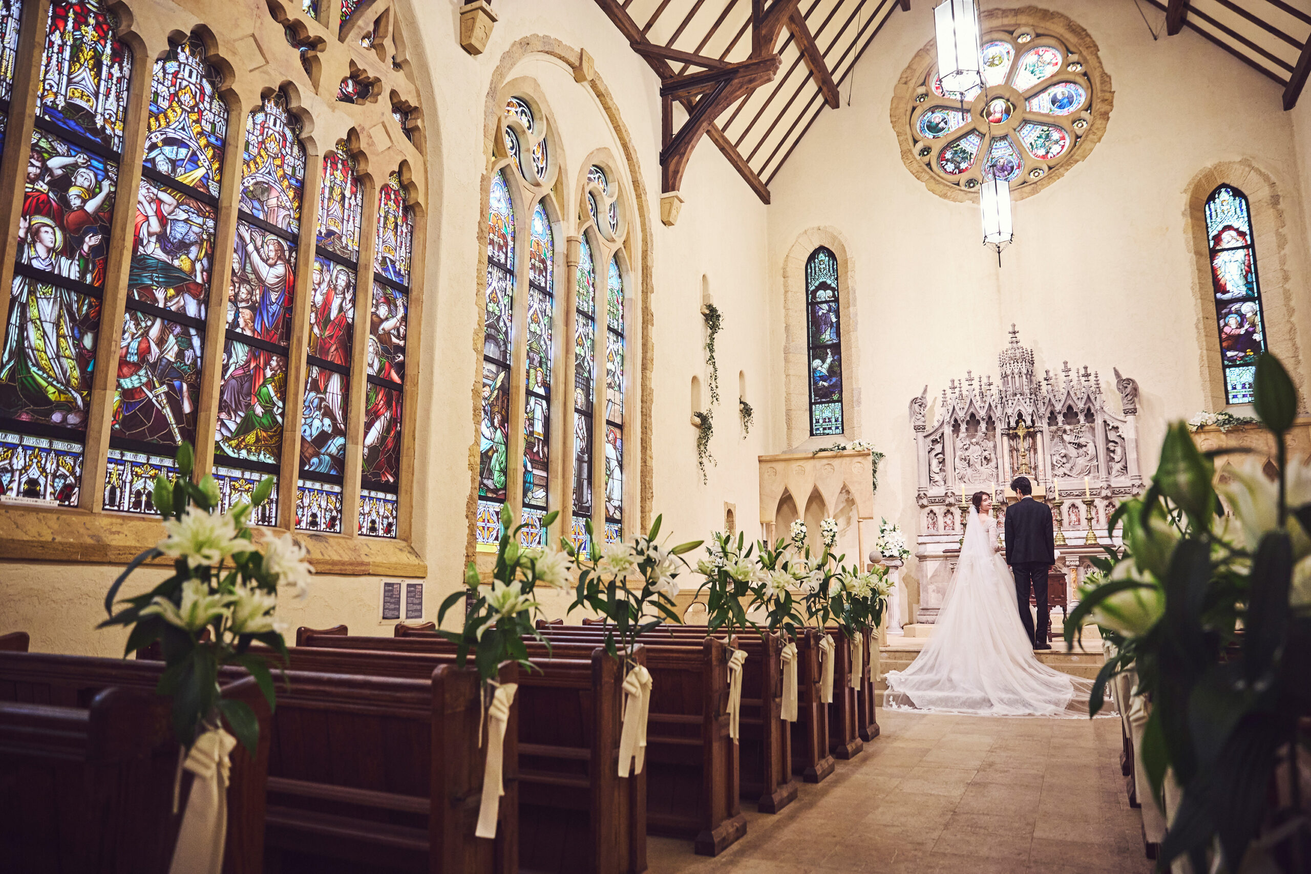 【来館特典ギフトカード5,000円付】✻花嫁ドレス見学 × ステンドグラス輝くチャペル